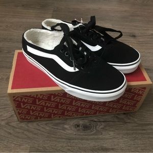 NWT Vans Suede Sherpa Black and White Ward Mule Shoes.
